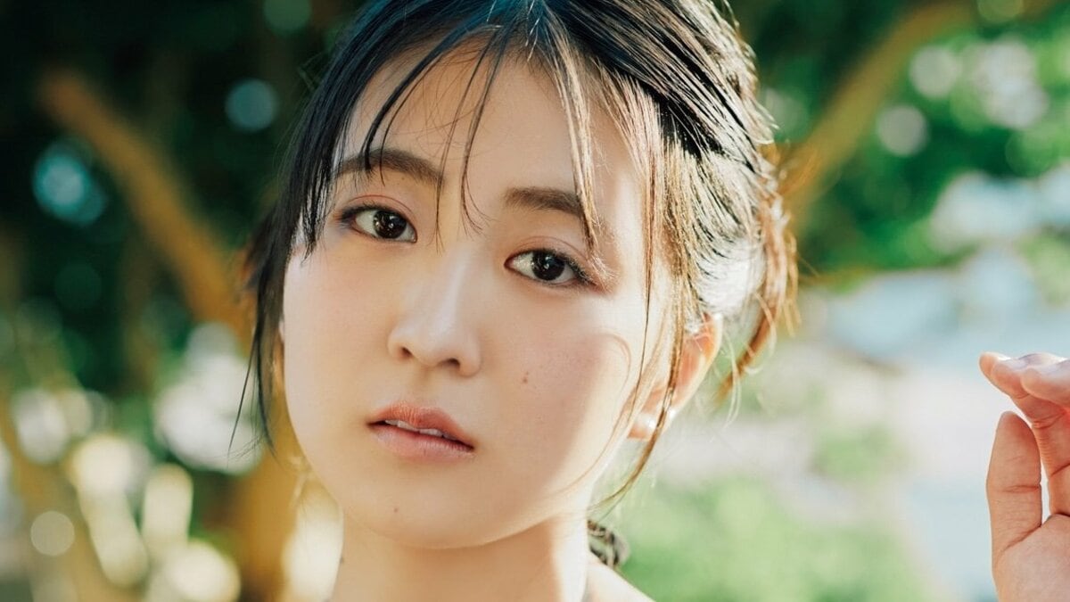 1st写真集が大反響 福井梨莉華が“新境地”の21歳グラビア 『ヤンマガ 