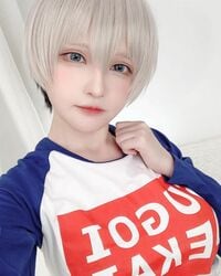 服装も八重歯も忠実に再現！ 中国コスプレイヤー・千夜未来が「宇崎ちゃんは遊びたい！」のコスプレ披露