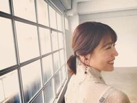 有村架純の横顔ショットに反響続々「爽やかで美しいです」「その笑顔にいつも癒されてます」