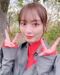 内田理央の“ダブルピースショット”にファン絶賛「マジ可愛い」「完璧すぎてお人形みたい」