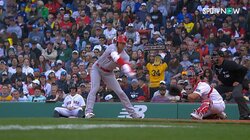 大谷翔平も「おいっ！」と即アピール 捕手のミットの後にボールも打っちゃうレアシーンが誕生「これはラッキー」