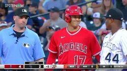 大谷翔平、サイクル王手直後に塁上で“ショータイム” 敵野手も審判も一瞬で笑顔にファンほっこり