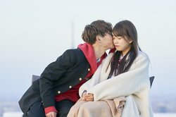 『恋ステ』とらい、ヒナの頬にキスし大照れ！幸せいっぱいの2人に胸キュン