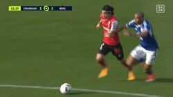 とにかくボールを渡さない！伊東純也、爆速ドリブルから“ラッキーパス”が生まれた瞬間　アフタータックルで倒されるも味方につながるパスを誘発「ナイスプレー」