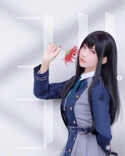 コスプレイヤー・Elyが「リコリス・リコイル」井ノ上たきなコスを披露！「息を呑むくらい美しい」と絶賛の嵐