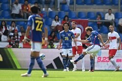 体ごとなぎ倒す“熊並み”ド迫力プレス！初招集の毎熊晟矢がトルコ代表をぶっ倒して右サイド猛進からの天才的スーパークロス　圧巻のアシストシーンに「日本の右サイドは君のもの」の声