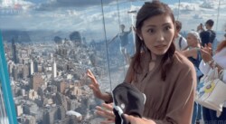 内気な美女を外に連れ出し…5歳年下のイケメン俳優が、NYイチの展望台で衝撃サプライズ