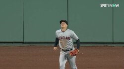 ランナーも視聴者も騙す名演技でホームイン阻止！ 「イチローも昔やったな」外野手のトリックプレー