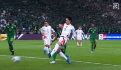 「死角から飛び込んだ！」日本代表、鎌田大地が鬼門サウジアラビア戦で先制ゴール！「三笘はダイレクトで入れるってえぐい」「キレイに決まった」