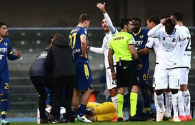 ポーランド代表GKに悲劇…W杯前ラストマッチで相手と接触しすぐにプレー不可能とわかる重傷、招集選手も変更《カタールW杯》