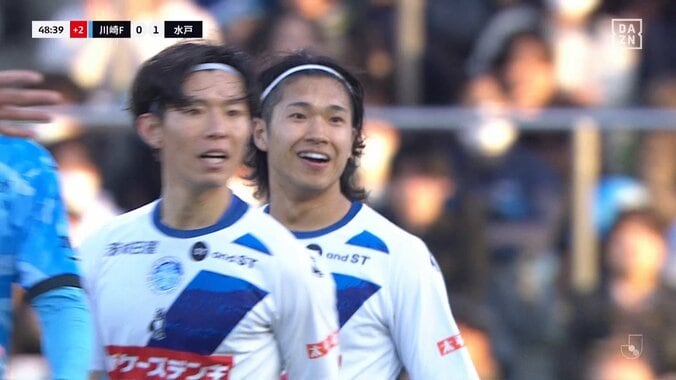 「オフサイドじゃないん？」VARチェックで一転！“踵”の残りで幻のゴールが得点に「肉眼でジャッジすることは難しい」 3枚目