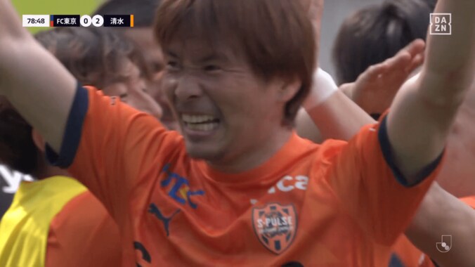 天才爆発！ 元日本代表ファンタジスタの“急反転の股抜き突破”にファン衝撃「今節No.1ゴール」「乾貴士が変態の域」「代表復帰を」30m独走ゴラッソの一部始終 3枚目