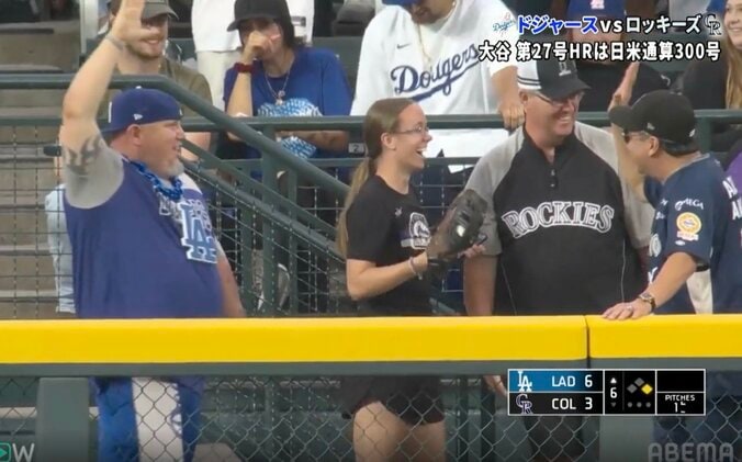 【写真・画像】一体、何が起きた…？ 大谷翔平、豪快弾で女性ファンに“まさかの展開”「ビックリ」「どういうこと？」 球場が騒然となった“衝撃シーン”が話題に「鳥肌立ったわ」　1枚目