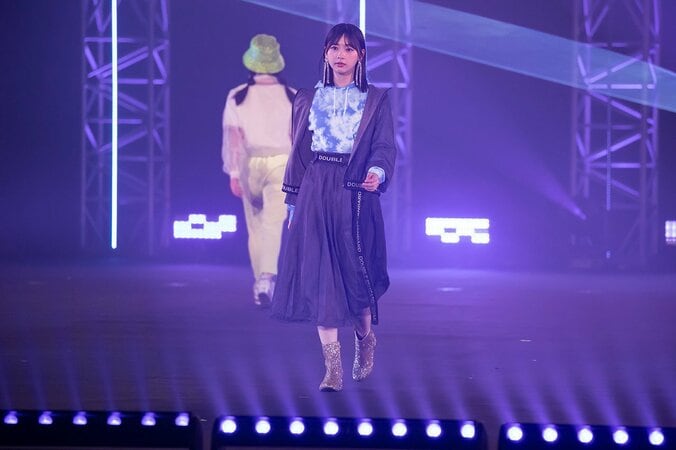 日向坂46、TGC×DASADAコラボステージに登場！ ハッピーオーラ振りまくランウェイでおひさま魅了 7枚目