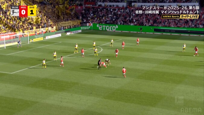 「馬力が違う…」佐野海舟の絶品パスカット→強靭デュエルに騒然！「人間ですか？」「すぐプレミアに行け」ドルトムント相手に躍動した瞬間 3枚目