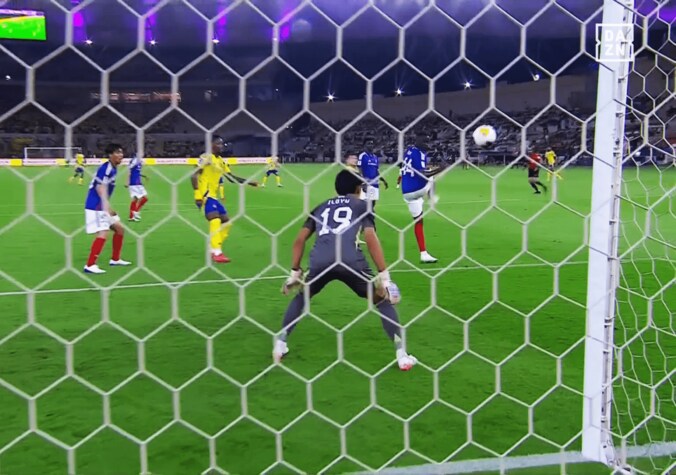 【写真・画像】想像を超えるスピード！ アル・ナスルFWの“弾丸ショット”で横浜FMが痛恨失点…「そこ通すかマネ！」「これが世界か…」「異次元すぎる」SNS騒然の一撃　1枚目