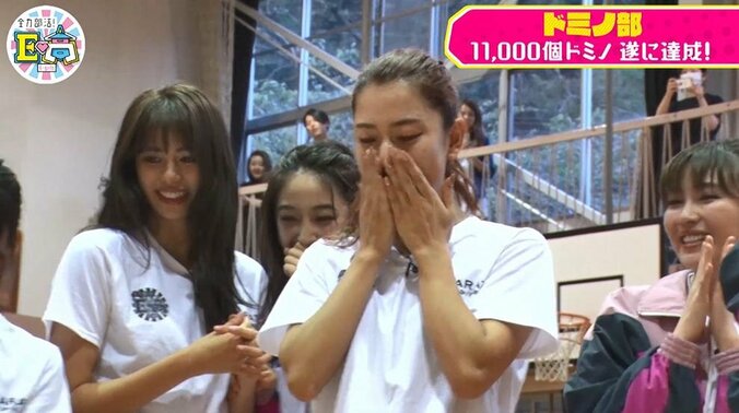 「もう無理」メンバーの武部が号泣！ E-girls、11,000個ドミノに挑戦するも制限時間ギリギリでメンタル崩壊寸前 16枚目