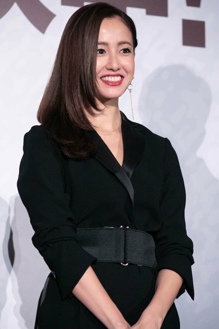 佐藤健&高橋一生、池田エライザのハイヒールに入れた酒を飲み「ありがとうございます」