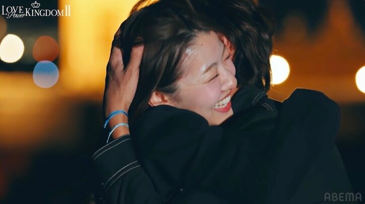 【写真・画像】「初めてキスしたね」童顔”むちふわボディ”美女、男性とこっそり抜け出し「誰も見てないでしょ?」 3枚目