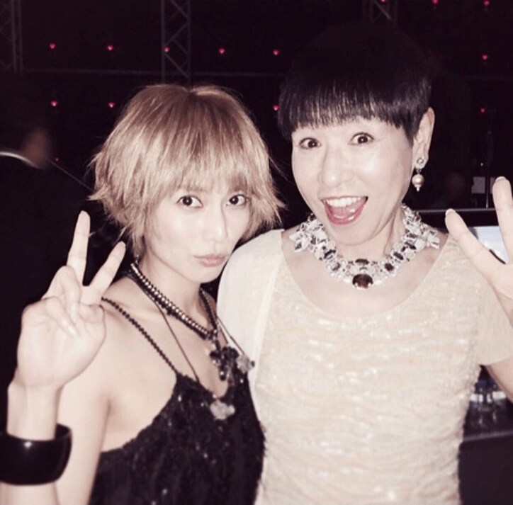 和田アキ子、“ジム友”柴咲コウとピースショット　2年前の“金髪柴咲”も披露