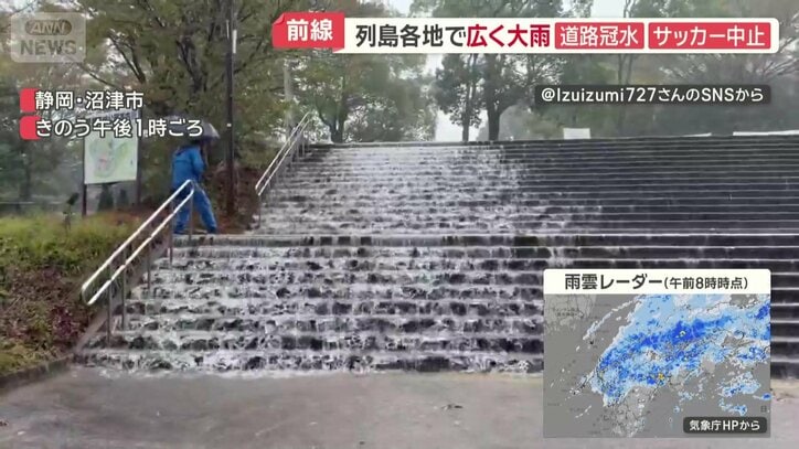 競技場に続く階段が…