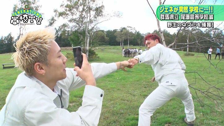 GENERATIONS、作業着姿で「Follow Me To」写真に挑戦