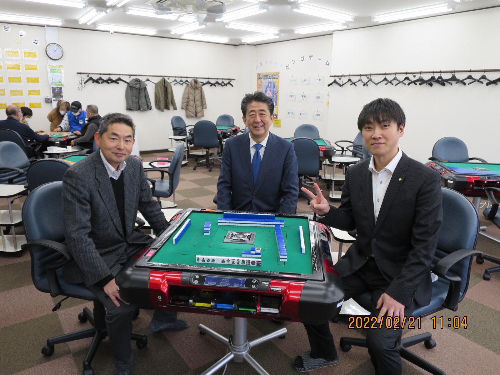 安倍晋三元総理 健康麻雀店を訪れた画像にファンが大興奮 マジで凄すぎ 行きたかったなぁ ニュース Abema Times 安倍晋三元総理 健康麻雀店を訪れた画像にファンが大興奮 マジで凄すぎ 行きたかったなぁ ニュース Abema Times