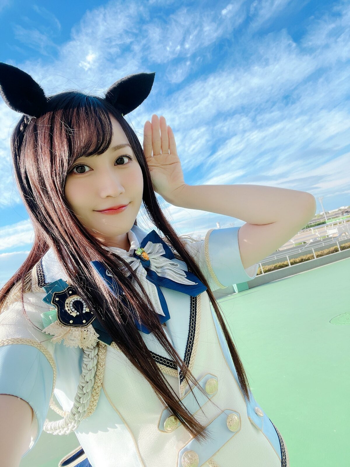 小倉唯、「ウマ娘」衣装のオフショットに「可愛さに癒される」「ウマ耳 