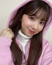 「ぎゃぁぁあ天使いいい」「はぁ～かわいぃ」NiziUミイヒのピンク色パーカー姿に喜びの声！