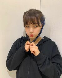 NiziU・ニナの“青髪三つ編み”ショットに「可愛すぎる反則」「最高なんだけど！」の声