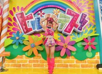 フワちゃんの“かつみさゆり級”美脚ショットに絶賛の嵐「超絶美脚」「セーラームーンみたい」