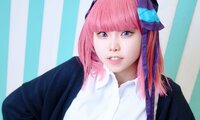 つり目を意識したメイクで二乃に近づく！『五等分の花嫁』コスプレで見せたツン＆乙女な表情
