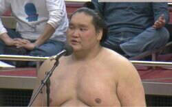 「めっちゃ痩せた」大相撲中継に登場した大横綱の“現在の姿”にファン騒然「こんなに変わるんだ」「何キロ痩せたん？」