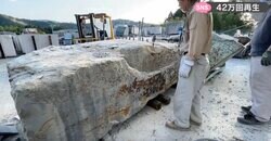 「スーパーヒーローかよ！」 巨大な石をなんでも真っ二つに割ってしまう男が現れる　石の目を読む… スゴすぎる職人芸が話題に
