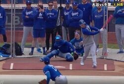 一体、何が起きた？ 投手・大谷翔平の魔球で“想定外のハプニング”「エグすぎる」「ヤバいな」 曲がりすぎるシンカー… 捕手がキャッチできない