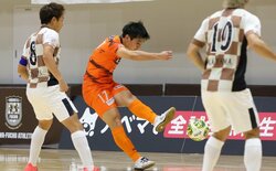 フィジカルモンスターが見せた“爆速シュート” 相手の恐怖心を逆手に取ったトリックプレーが話題