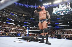 お騒がせYouTuberを米トップレスラーが瞬殺KO 「首がグキってなってた」衝撃の瞬間がSNSで話題