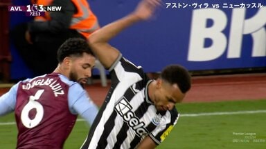 敵と主審にブチギレ!「どこがファウル?」→「うるせえよ!」ブラジル代表MFが“不必要なショルダーチャージ”でイエローカードを食らう一部始終