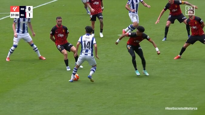 【映像】久保建英、超絶タッチで転がす足裏ドリブル