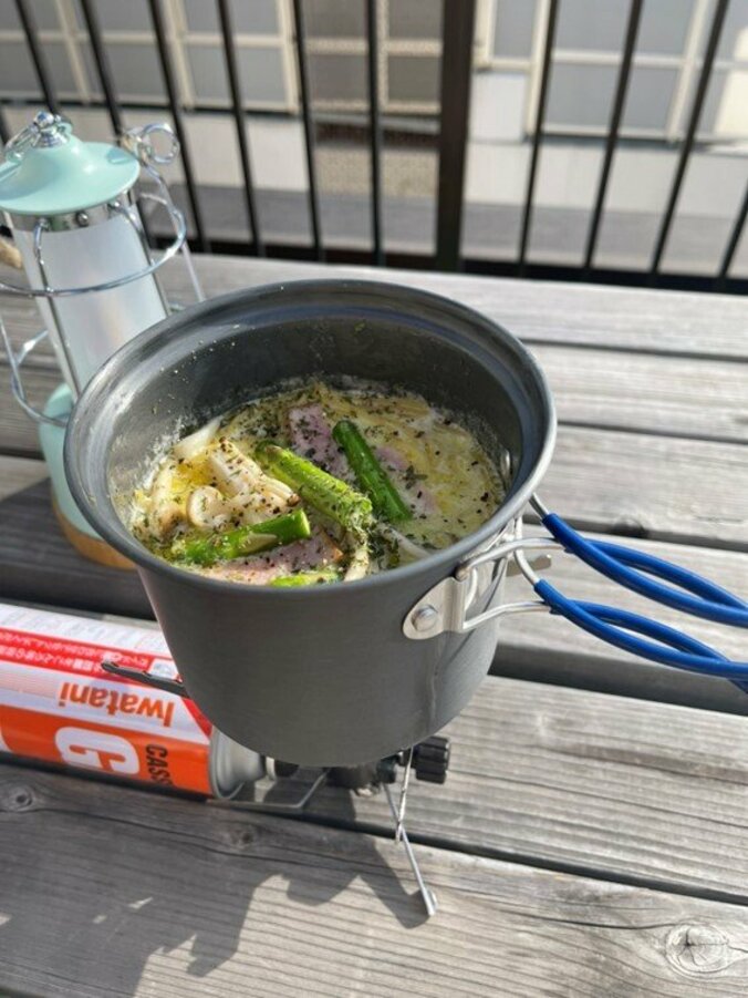 ABEMAのアニメ局スタッフが「ゆるキャン△」キャンプご飯に挑戦してみた「春に食べてもおいしい！」／スープパスタ編 3枚目