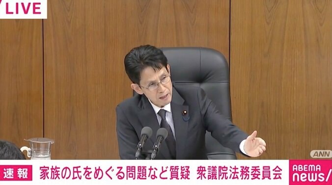 【写真・画像】委員長「私の指示聞こえましたか？」「端的に答えて」4連発で審議官に“注意”→国会が音声オフに 旧姓の通称使用めぐりヤジ飛び交う　1枚目