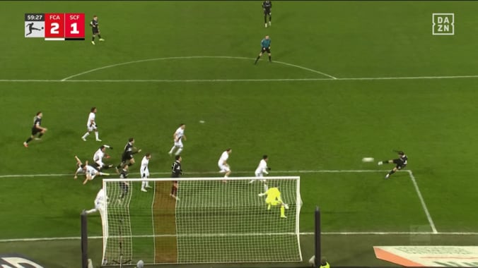 「衝撃の一撃！」日本代表MFが“超絶ボレー弾”「鈴木唯人はW杯に呼ぼう」「鳥肌たったわ」投入4分後の大仕事にファン大興奮 5枚目