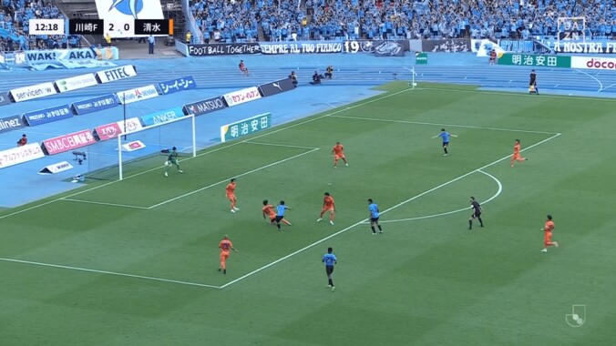 「得点関与なら三笘以上の衝撃」川崎逆輸入FWの“股抜きスーパーゴール”が「メッシやん」「右に身体入れて左隅はエグすぎる」４戦連発で日本代表待望論も 4枚目