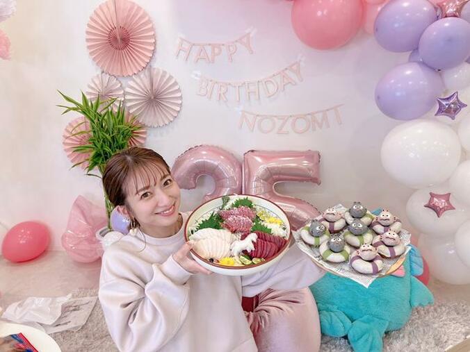  辻希美、好きな物に囲まれて祝福された誕生日「愛が伝わった」  1枚目