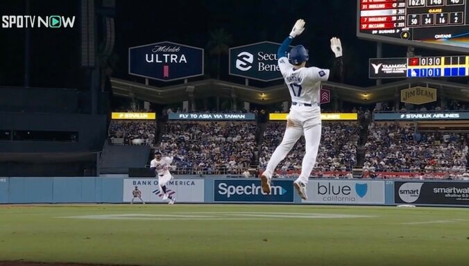 【写真・画像】どんな打ち方だよ！ 大谷翔平、衝撃42号が「狂ってる」 バットに当てただけ… “衝撃スタンドイン”に「どうやって？」　1枚目