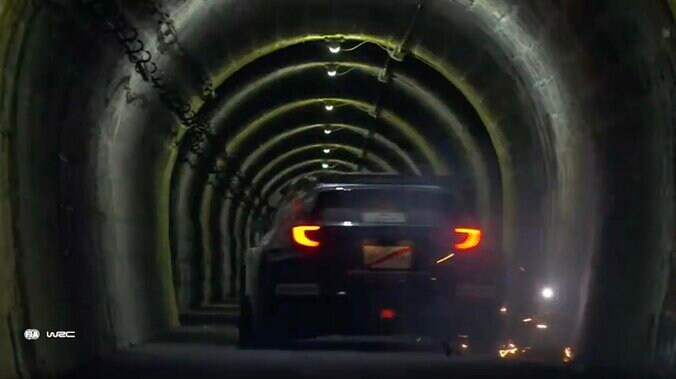 【写真・画像】ラリージャパンで大クラッシュ 大破したマシンが物語る“衝撃”…掲げられた「OK」サイン、乗員は無事も再出走ならず激震　1枚目