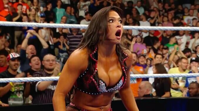 まさかの秒殺劇に呆然のキアナ・ジェームス