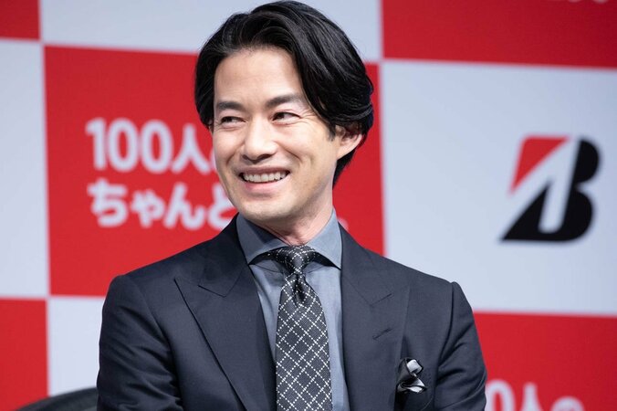 竹野内豊、“48歳の誕生祝い”にモジモジ大照れ 6枚目