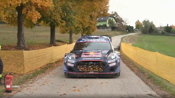 ブレーキが「メラメラ燃えてしまっている」 世界一速いラリー車、“ワイルドすぎる”光景が話題 自然“も”相手の過酷さに反響 2枚目