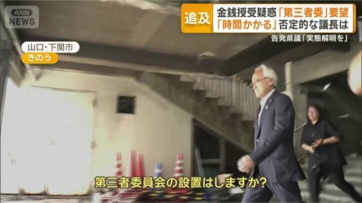 問いかけに答えることなく去る